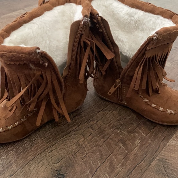 Baby girl boots, size 7 - Picture 5 of 7